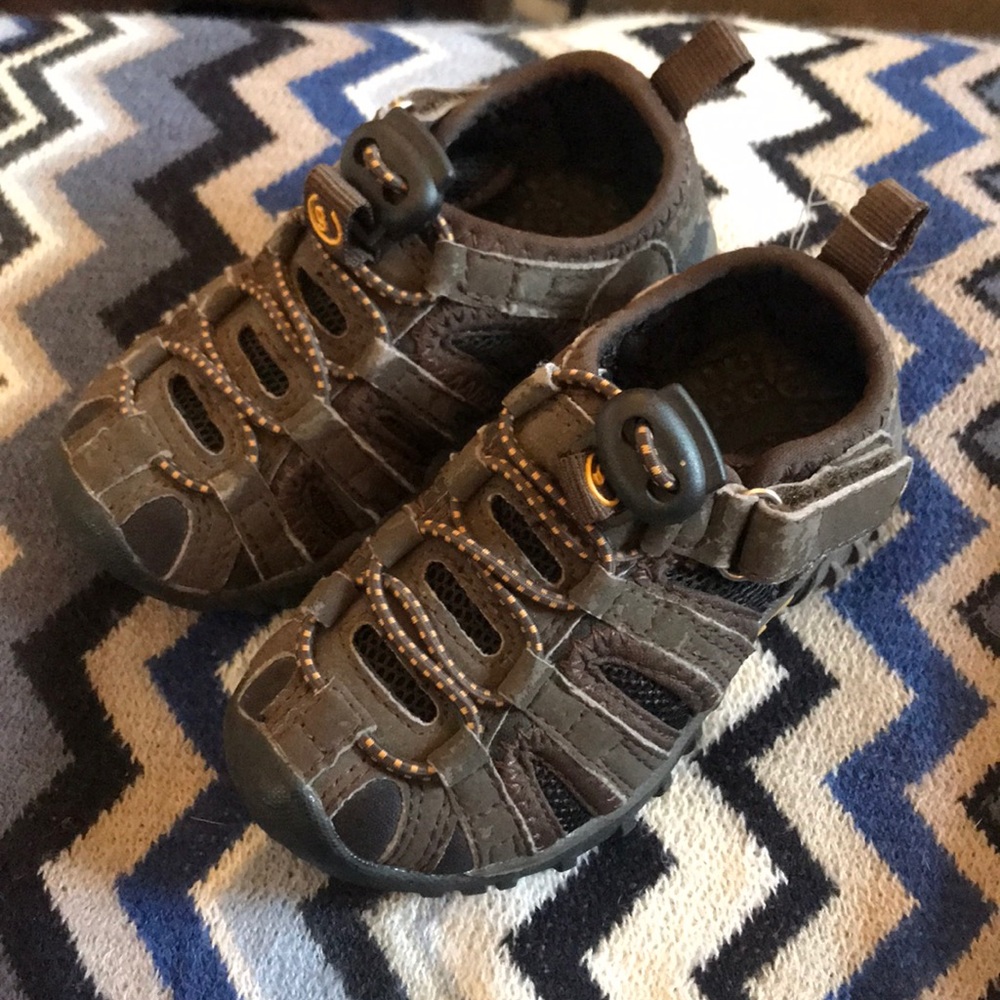 Used Gymboree shoes size 5 pics show all use